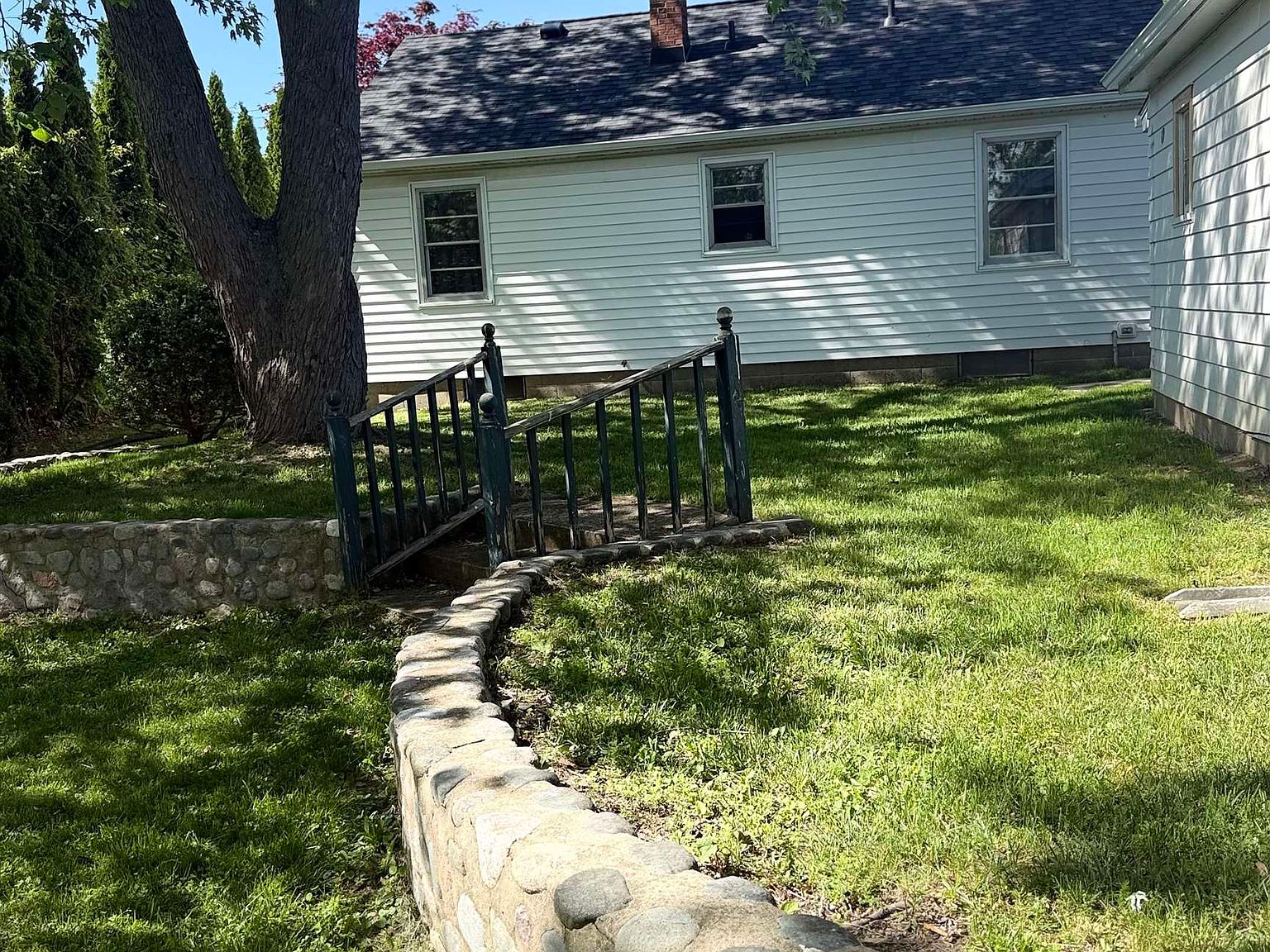 1427 W King St, image 4