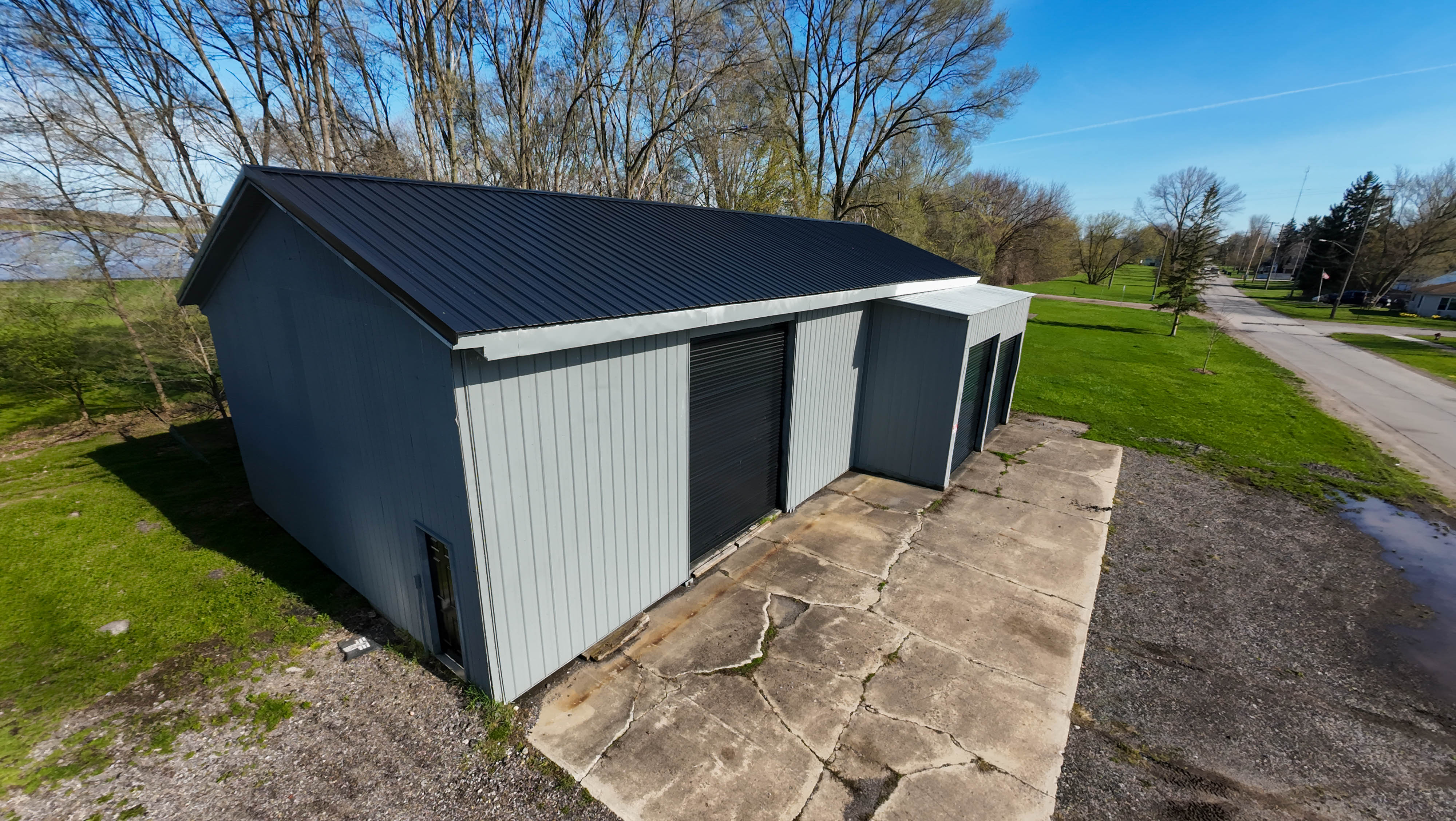 653 Chesaning St. — image 3