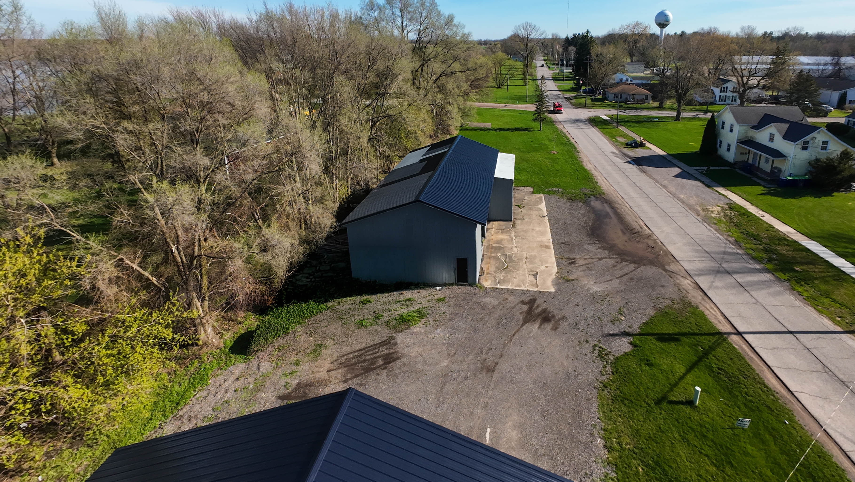 653 Chesaning St. — image 5