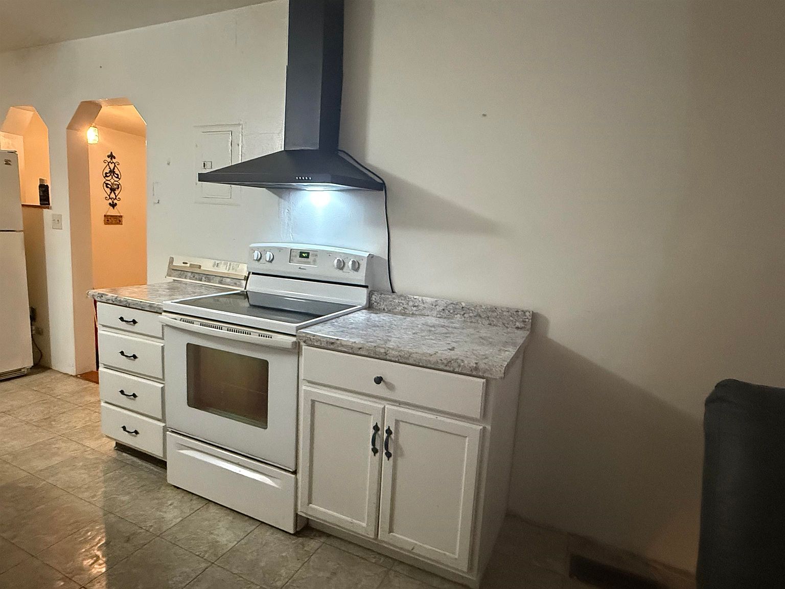 704 Isham St — image 5