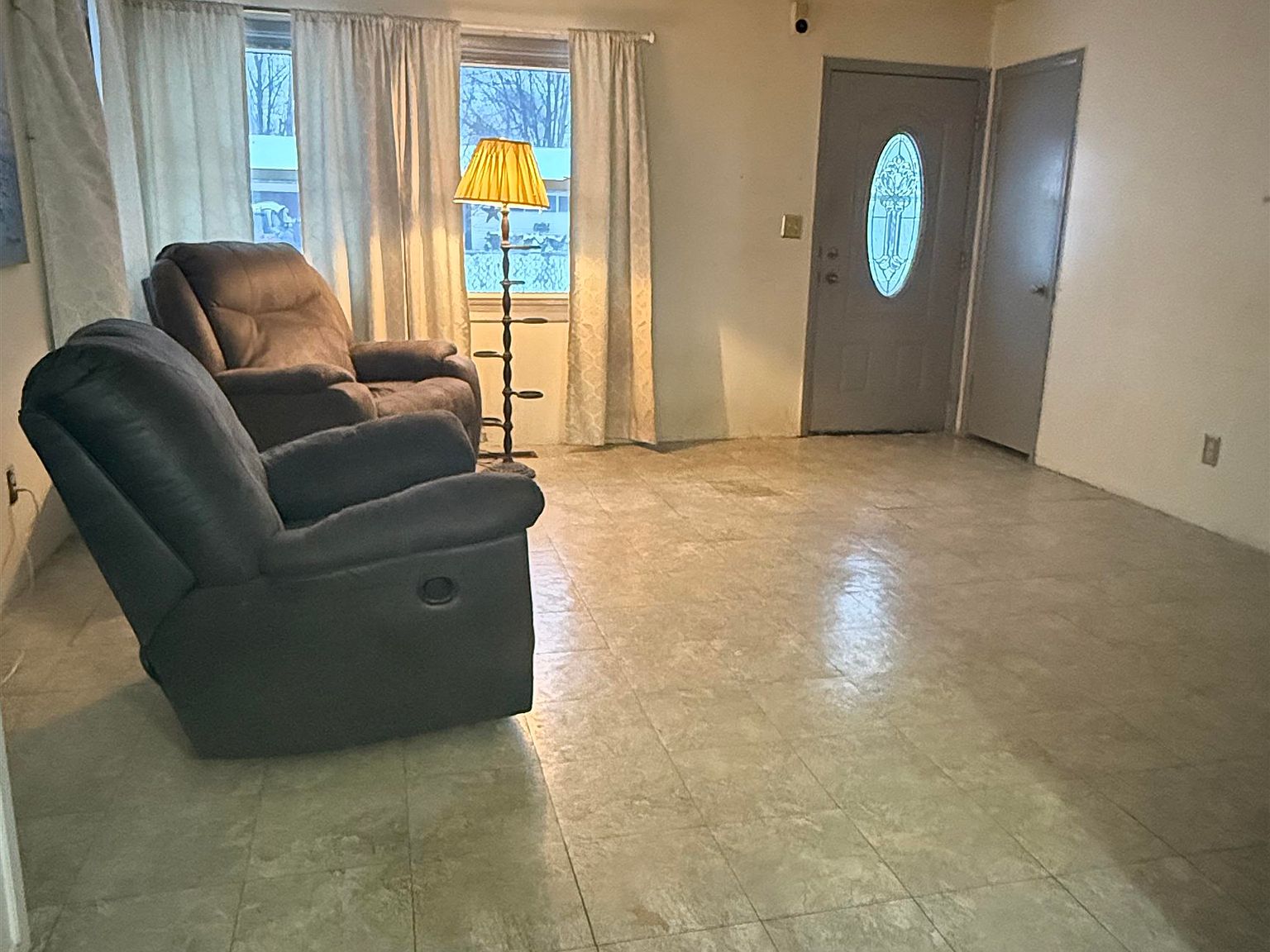 704 Isham St — image 8