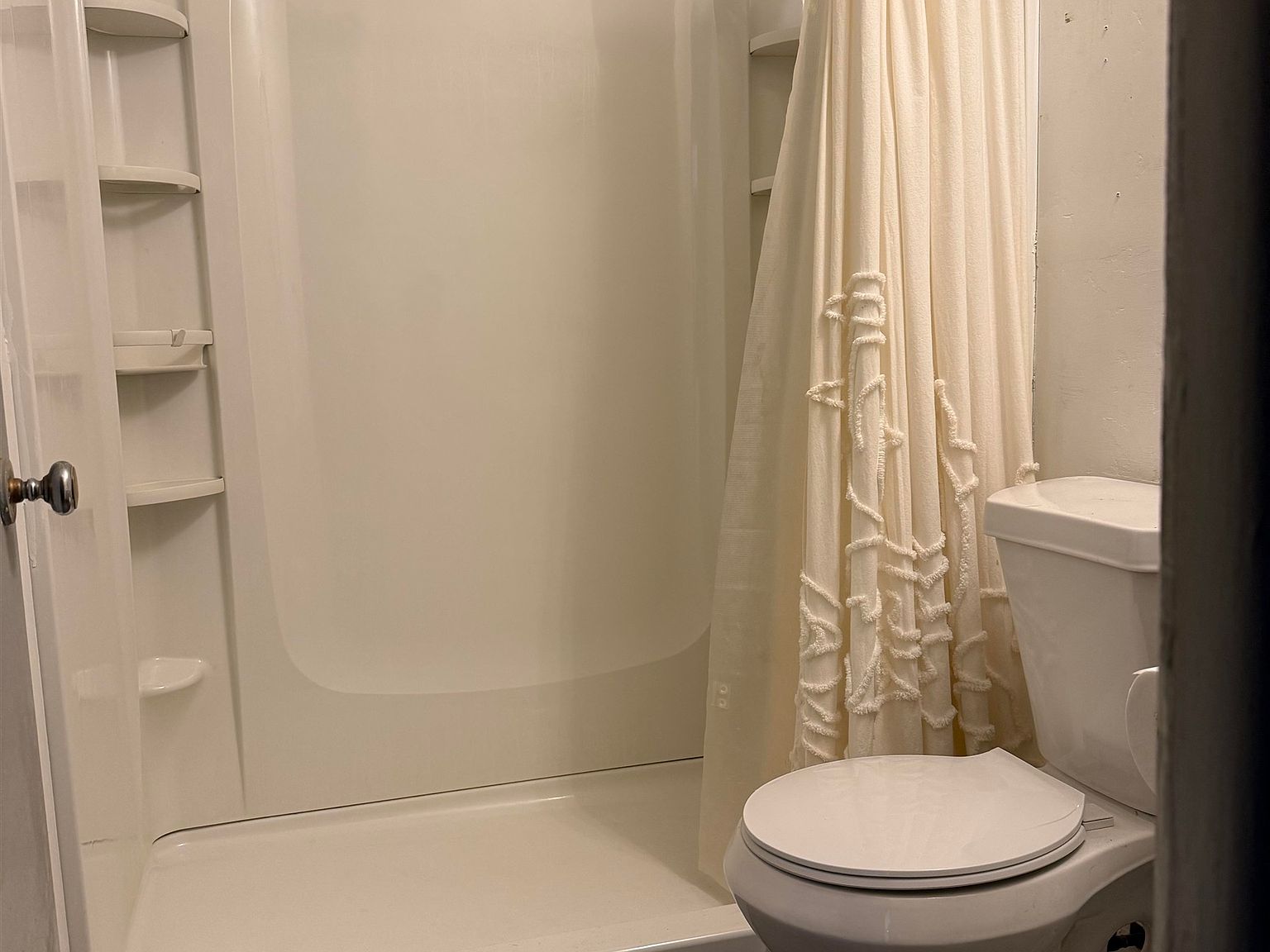 704 Isham St — image 9