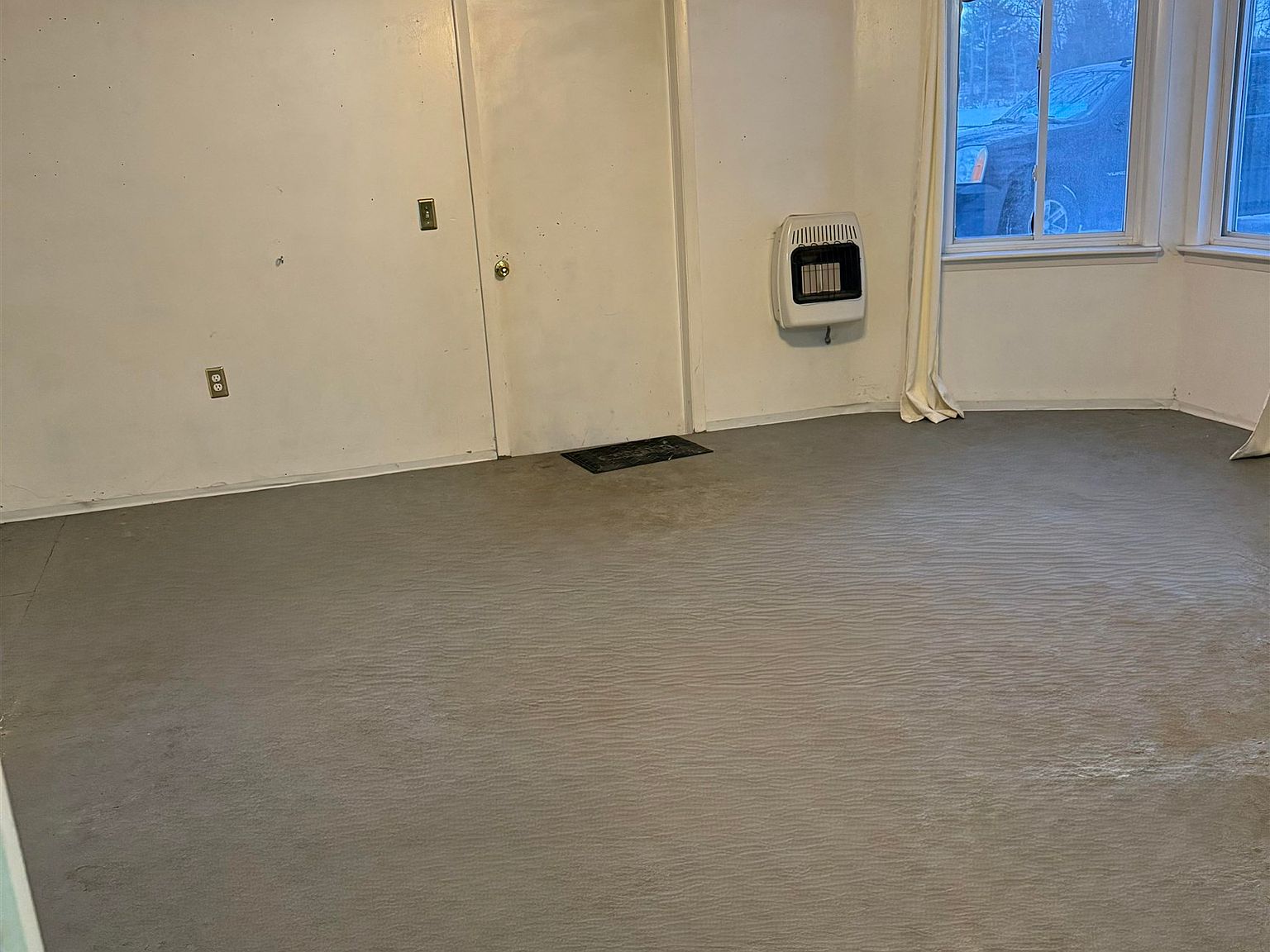 704 Isham St — image 11